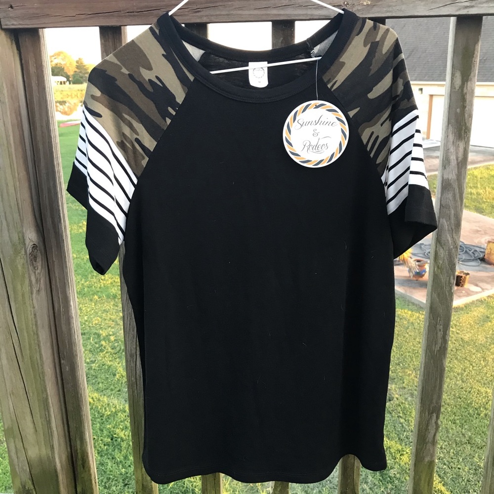 Short sleeve black/camo/stripes shirt